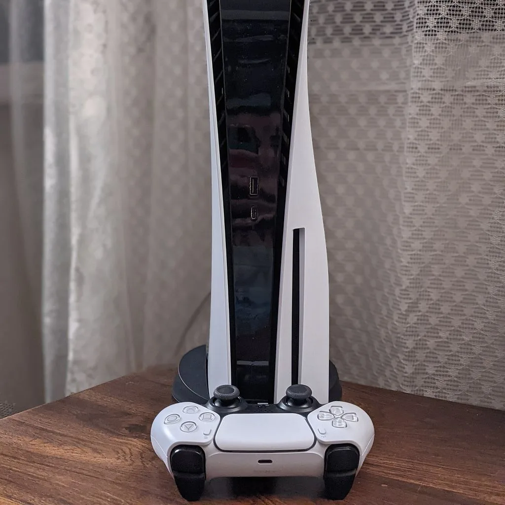 PlayStation 5 and DualSense (2)