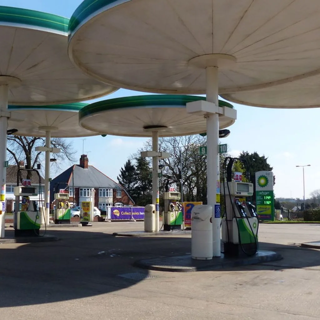 Red Hill filling station on the A6 Loughborough Road (geograph 4654781)