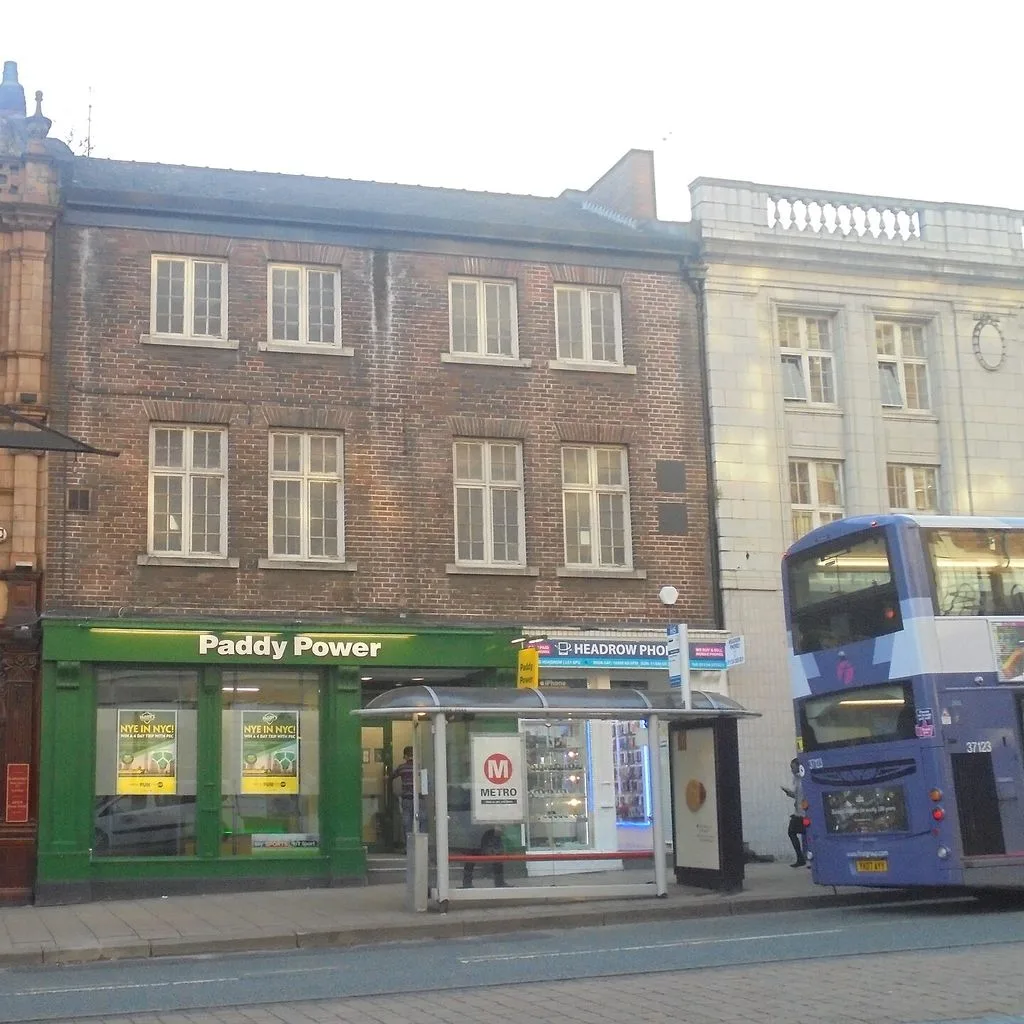 Paddy Power, and Headrow Phones, Headrow, Leeds (14th November 2018)