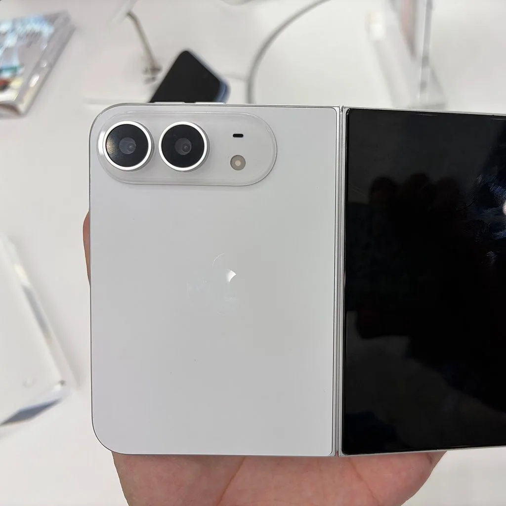 IPhone Duo fold rear