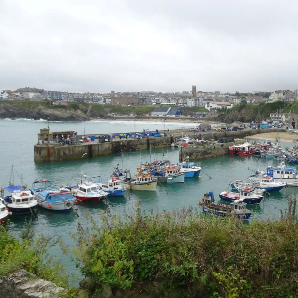 Newquay Harbour - geograph.org.uk - 8119048