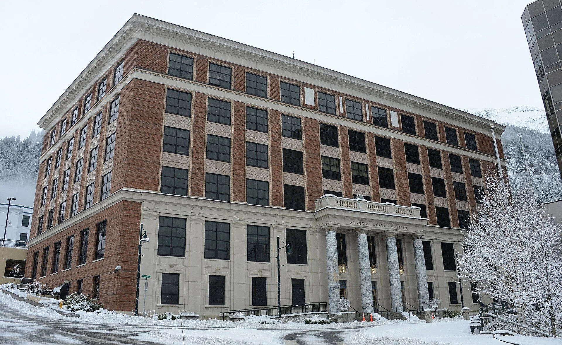 210103 Snowy capitol