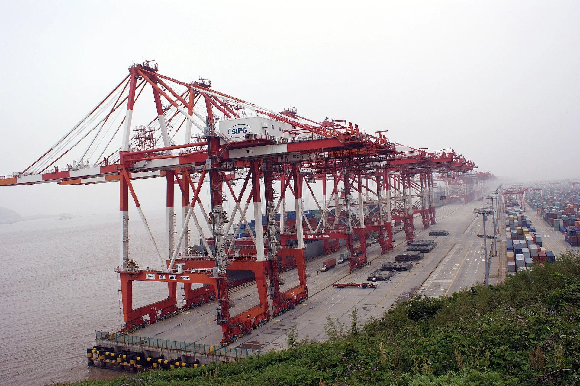 Shanghai-Yangshan-Port-Containers2013-01