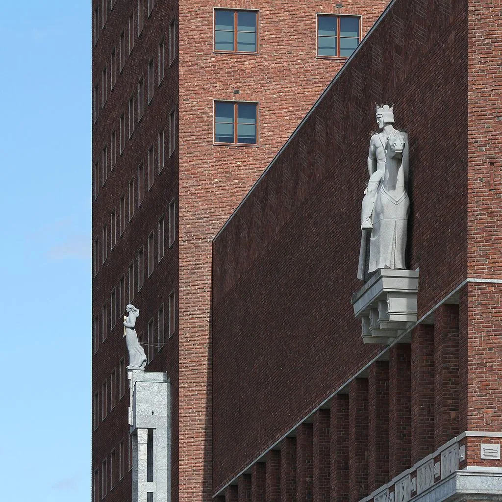 Oslo City Hall, sculptures