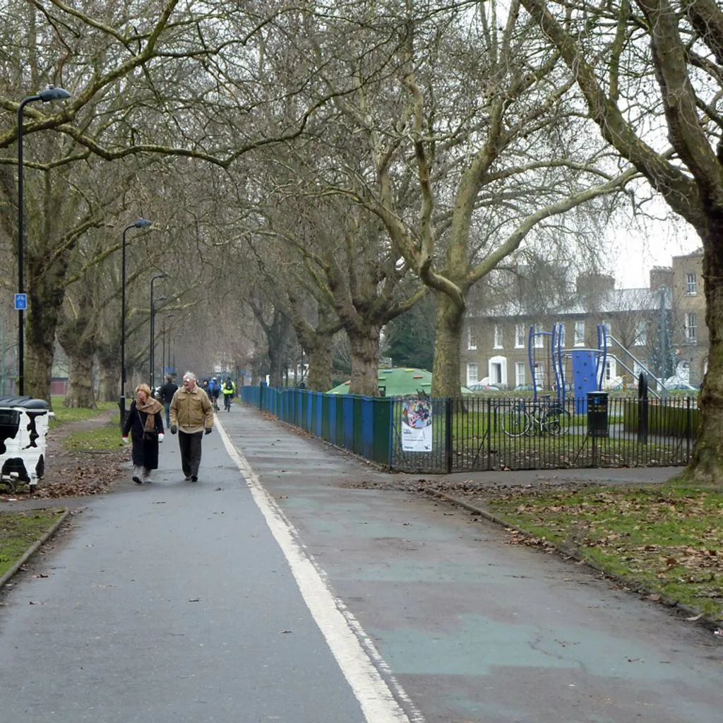 Path, London Fields, Hackney - geograph.org.uk - 5851454