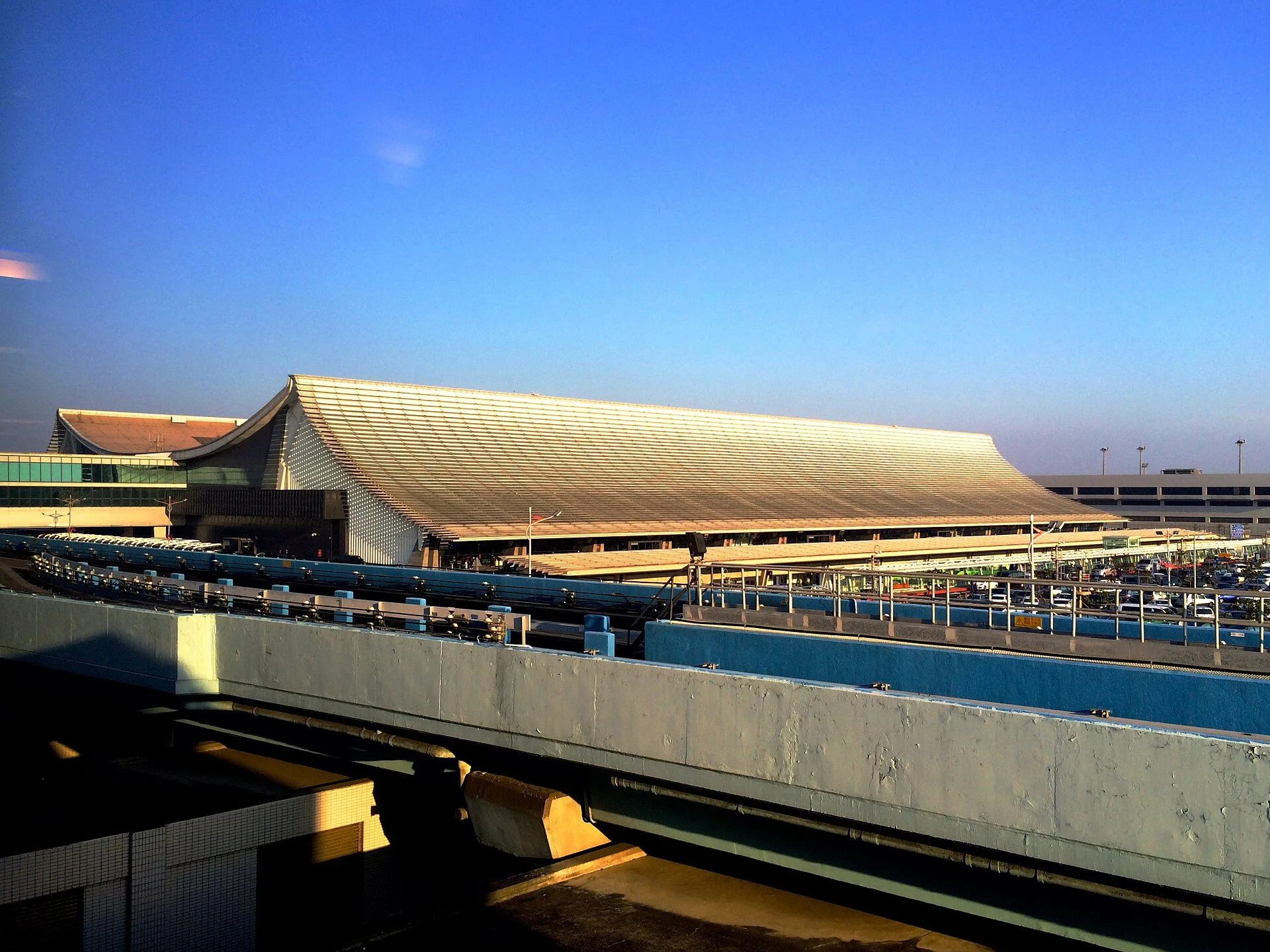 Exterior of Terminal 1, Taoyuan Airport 20141230