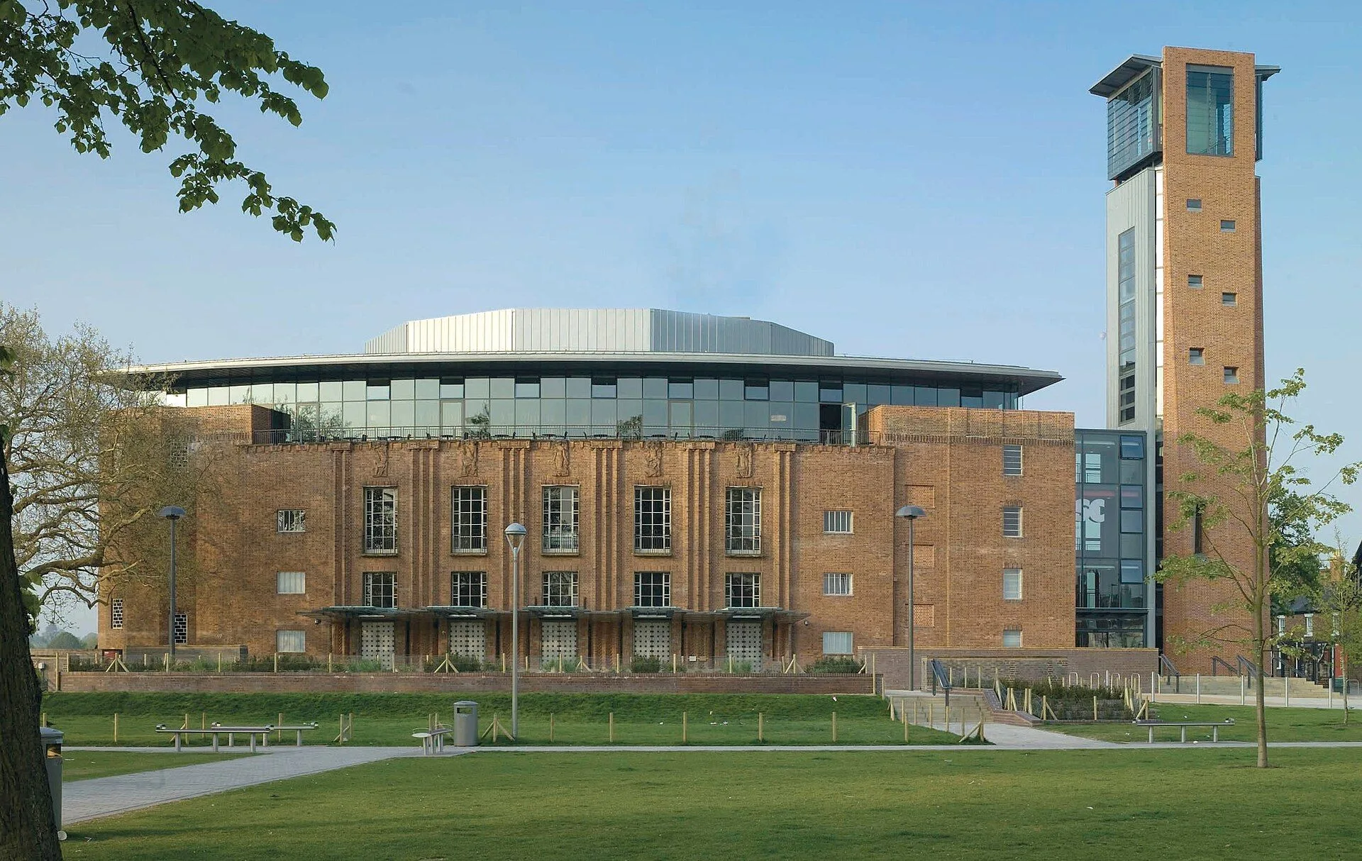 Royal Shakespeare Theatre Stratford upon Avon (crop)