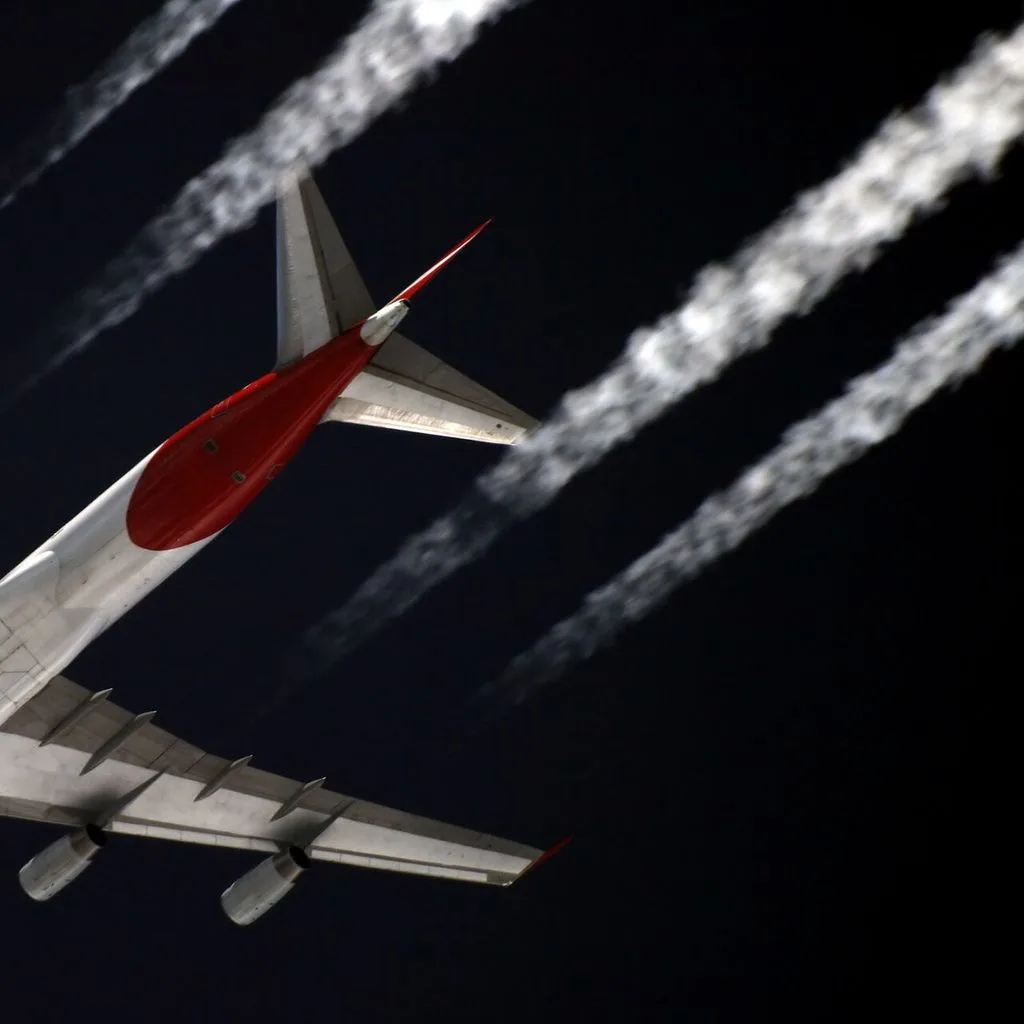 Qantas Boeing 747-400 VH-OJU over Starbeyevo Kustov