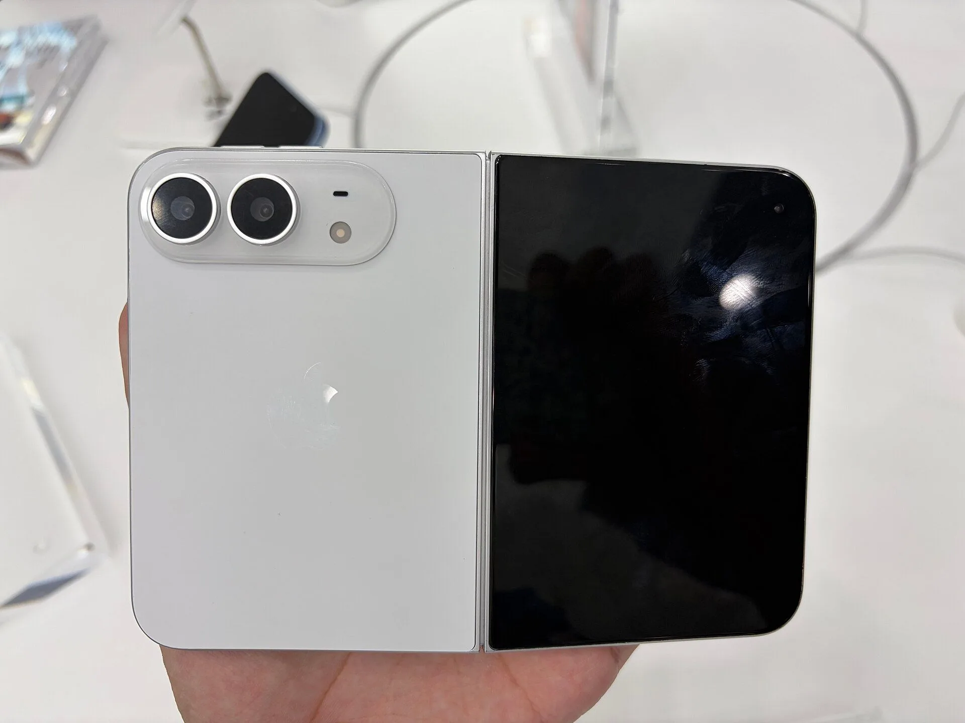 IPhone Duo fold rear