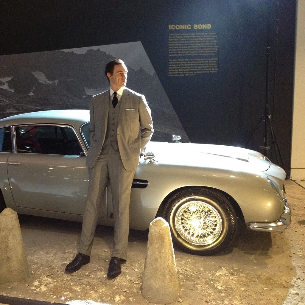 Aston Martin DB5, James Bond