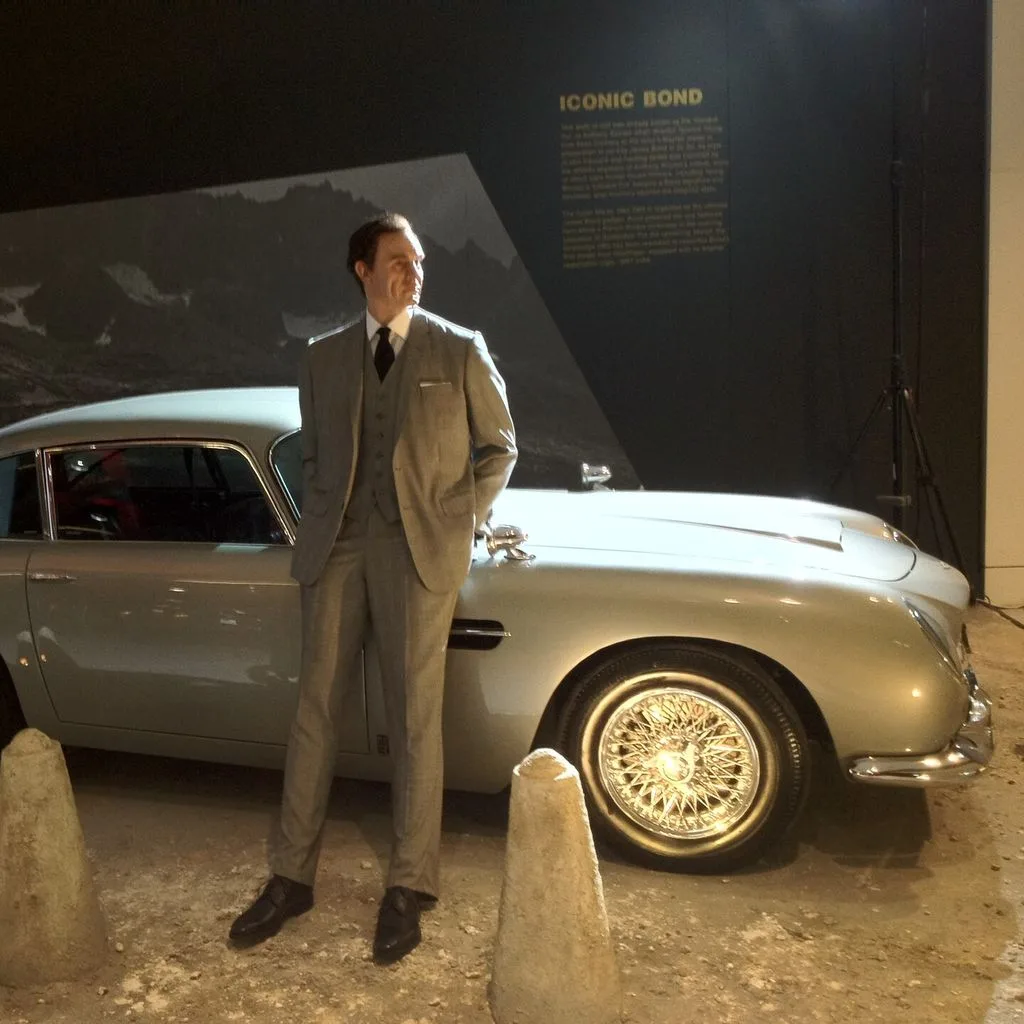 Aston Martin DB5, James Bond
